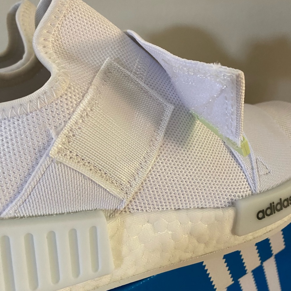 NWB Adidas NMD R1 Cloud White with Self Fastening Straps Sz 8 - Picture 9 of 10